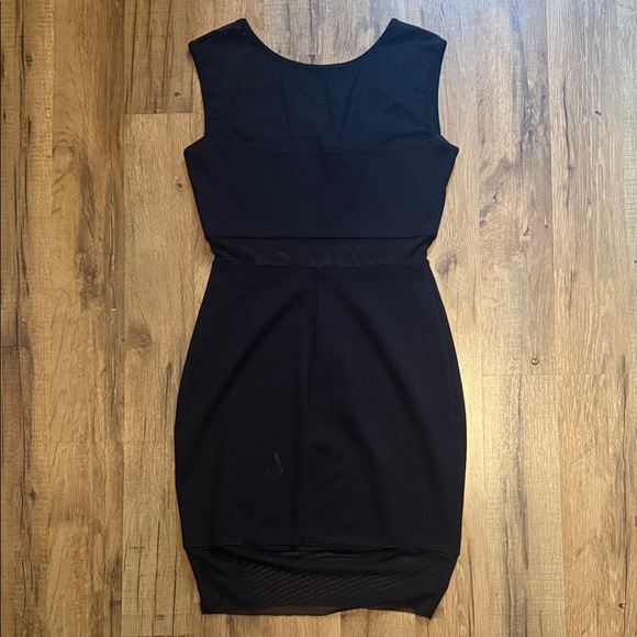 Elegant Black Sleeveless Dress - Picture 6 of 6